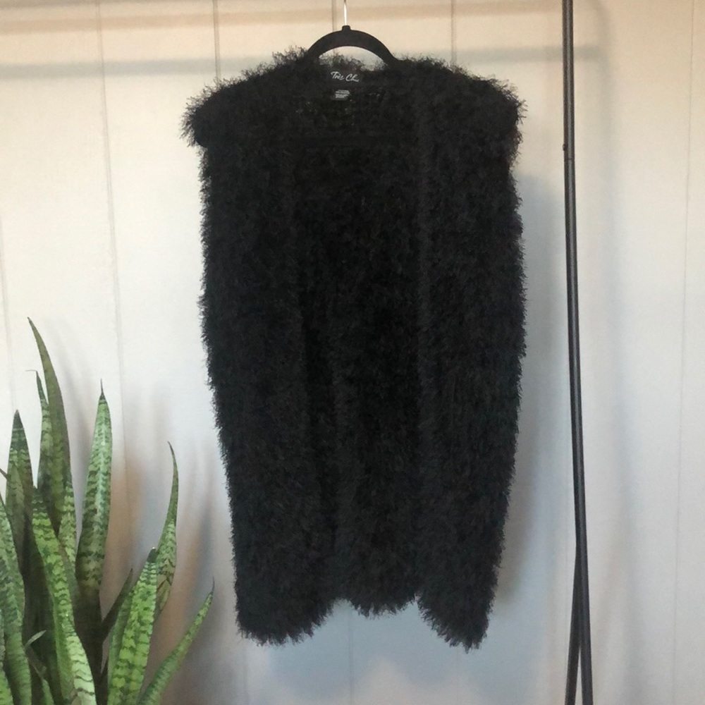 TRÉS CHIC BLACK FRINGE VEST